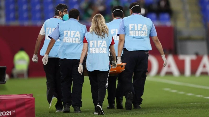 La FIFA recomienda finalmente que los equipos médicos sigan el protocolo de reincorporación para todos los jugadores que hayan sufrido una conmoción cerebral.