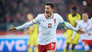 El delantero polaco, actualmente jugador del Barcelona, llega como la principal carta ofensiva de su seleccionado.