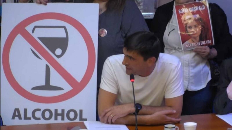 Familiares de víctimas y legisladores debatieron los proyectos de ley este jueves.