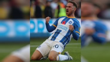 Alexis Mac Allister celebra si gol para el Brighton.