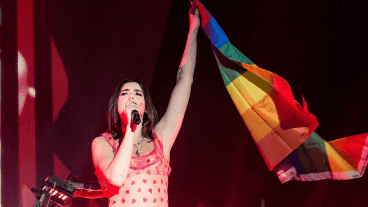 La cantante negó la versión y dijo que "mirará la copa del mundo desde Inglaterra".