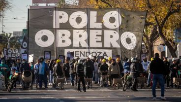 El Polo Obrero durante una manifestación en la ciudad de Mendoza.