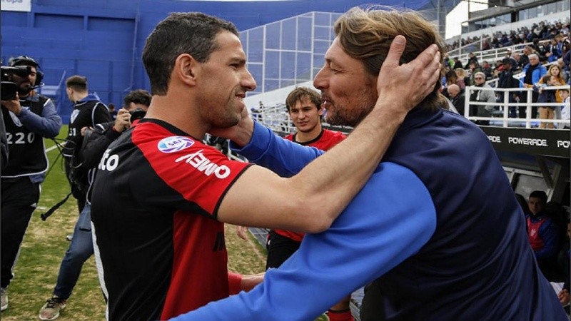 Maxi, todavía como futbolista de Newell's, enfrentó al Gringo, en ese momento técnico de Vélez.