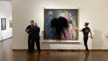 "Muerte y vida", de Gustav Klimt, tras ser vandalizado.