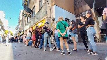 Una martes de promoción y largas filas.