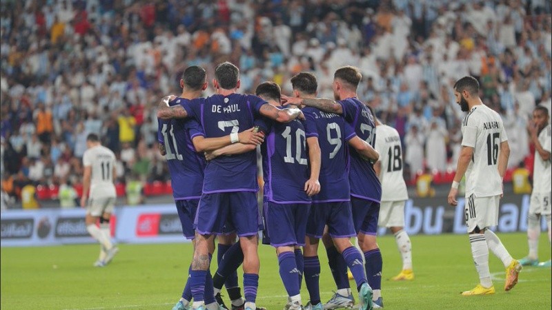 El equipo argentino se floreó ante los árabes