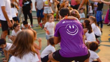 La colonia de vacaciones promueve el desarrollo social y deportivo de las y los más pequeños
