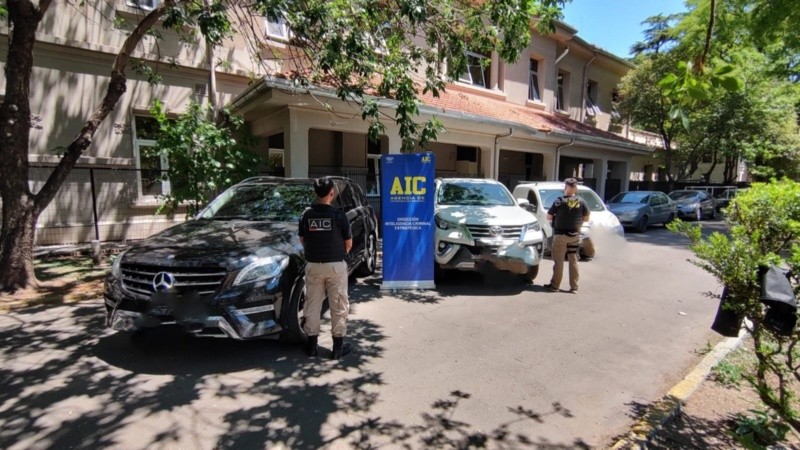 La policía realizó tres allanamientos.