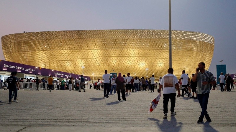 La familia real del país presionó a la FIFA quien confirmó la medida y que los pone en serios problemas con los patrocinantes, en especial con la marca Budweiser.