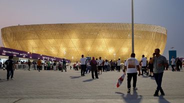 La familia real del país presionó a la FIFA quien confirmó la medida y que los pone en serios problemas con los patrocinantes, en especial con la marca Budweiser.