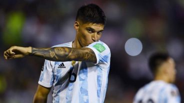 El lugar de Correa en el plantel lo ocupará Thiago Almada, mientras que por González ingresará a la lista definitiva Ángel Correa. Ambos se encuentran de viaje rumbo a Doha.