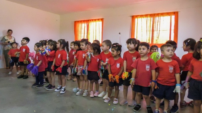 Los chicos, en las nuevas instalaciones del jardín de infantes.