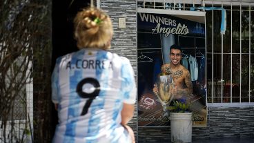 El lugar en el que estaba sentado Angelito al momento de recibir la convocatoria