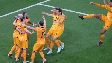 Países Bajos y Senegal protagonizaron el plato fuerte del día en Qatar. Los europeos terminaron festejando sobre el final.