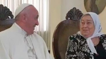 El Papa Francisco y Hebe de Bonafini durante un encuentro en el Vaticano.
