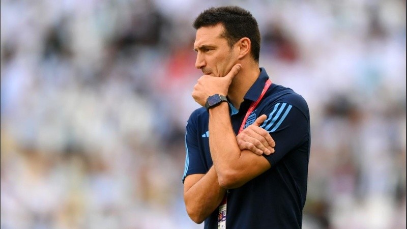 Scaloni, de 44 años, sufrió una derrota en su primer partido como técnico en una Copa del Mundo. 