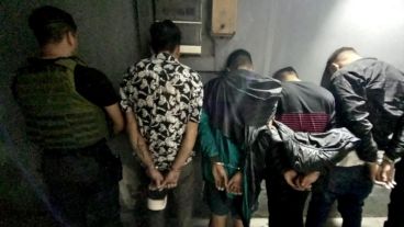 Los agentes incautaron un celular y tres pistolas. Los detenidos serán acusados en San Lorenzo.