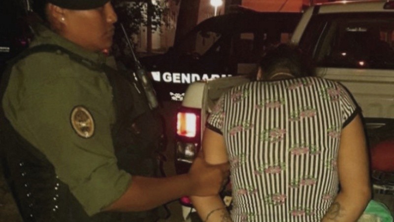 Brenda Pared, detenida en 2018 con una ametralladora y bochas de cocaína.