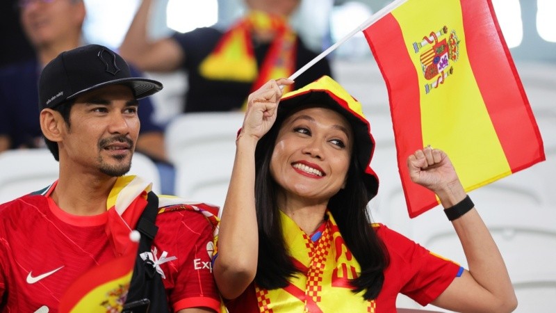 Fanáticos de España en la previa la partido. 