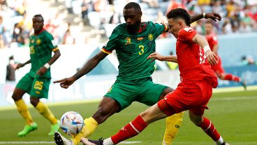 En el Al Janoub Stadium dirige la terna argentina: Facundo Tello, asistido por Ezequiel Brailovsky y Gabriel Chade.