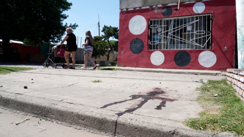 Ambos jóvenes fueron trasladados al Heca por un auto particular.