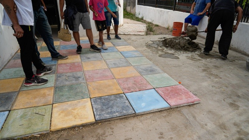 La producción en colores se usará para los pisos de la escuela.