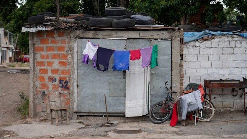 De chapa o de material, las viviendas fueron numeradas en el marco de la urbanización.
