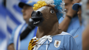 El color de los hinchas uruguayos, que fueron por una victoria y consiguieron un punto.