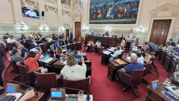 La sesión seguía bien entrada la noche en Diputados.