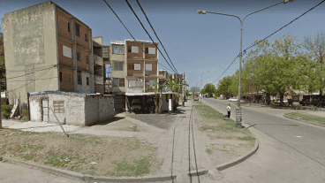 La víctima vivía en la zona donde ayer asesinaron a dos adolescentes e hirieron a otros dos.