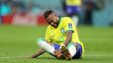 Neymar sufrió una "entorsis en el tobillo derecho" durante el debut de Brasil en el Mundial de Qatar.