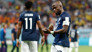 Valencia lleva tres tantos en la Copa del Mundo y puso al equipo del argentino Alfaro en la cima de la zona junto a Holanda.