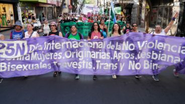 Comenzó la marcha por el Día Internacional de la No Violencia hacia las mujeres.