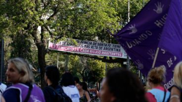 Comenzó la marcha por el Día Internacional de la No Violencia hacia las mujeres.