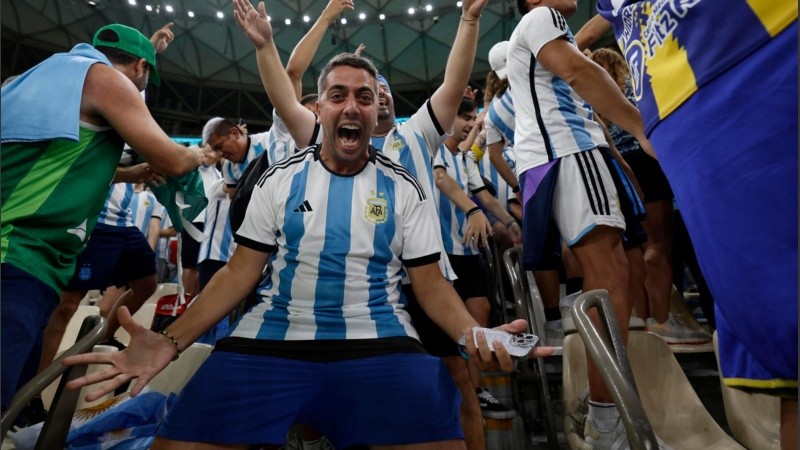 Todo el color y la pasión de los hinchas desde Qatar.