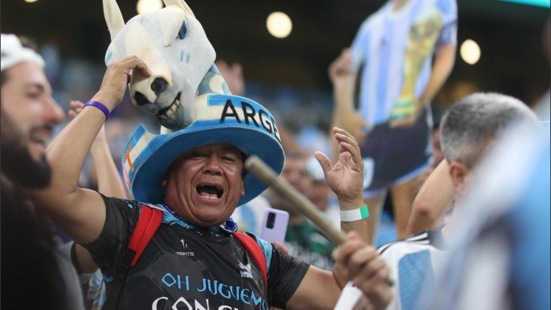 Todo el color y la pasión de los hinchas desde Qatar.