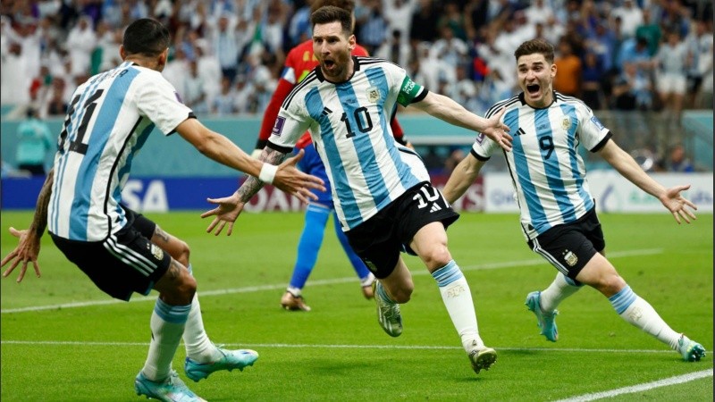 Messi, en su quinto mundial con Argentina, quiere llevar a la selección a los octavos de final. 