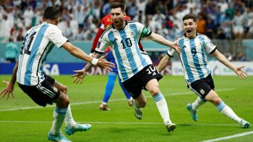 Messi, en su quinto mundial con Argentina, quiere llevar a la selección a los octavos de final.