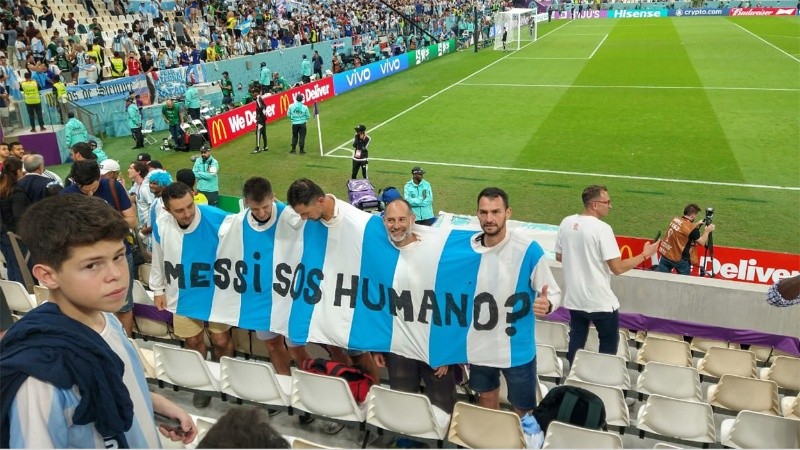 Los hinchas argentinos en Qatar se hacen la pregunta de todos. 