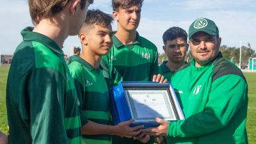 Mauro Scaloni, a la derecha, en Sportivo Matienzo de Pujato