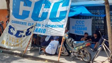 Por el momento el reclamo es sin corte de tránsito.