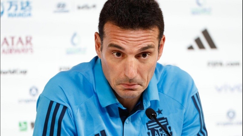 Scaloni prepara al equipo argentino para medirse ante Polonia, este miércoles de las 16 por la tercerca fecha del Grupo C.