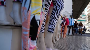 Los comerciantes ruegan que Argentina siga en carrera para seguir con las ventas.