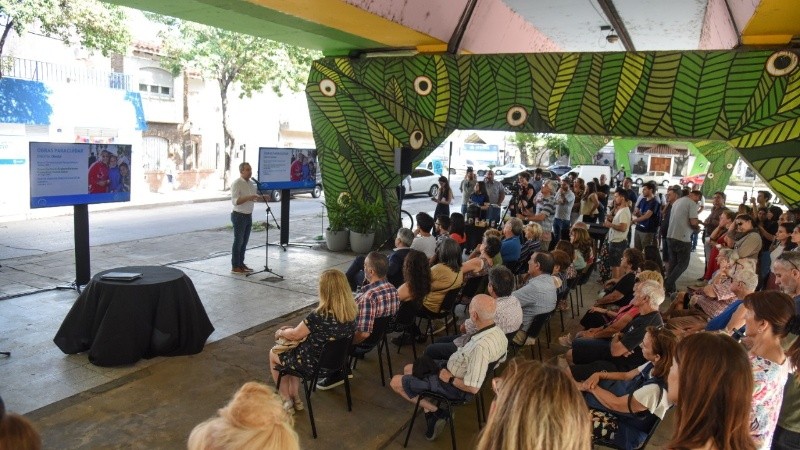 La presentación de Javkin del espacio recuperado bajo el viaducto