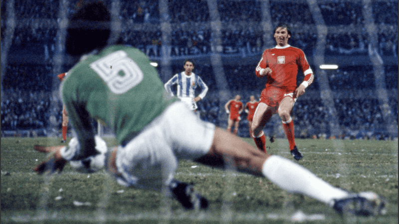El Pato Fillol le atajó un penal a Kazimierz Deyna en el Argentina-Polonia del 78 disputado en el Gigante de Arroyito.