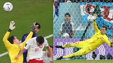 Szczesny le dio un manotazo en la cara a Messi y con otro manotazo le impidió el gol.