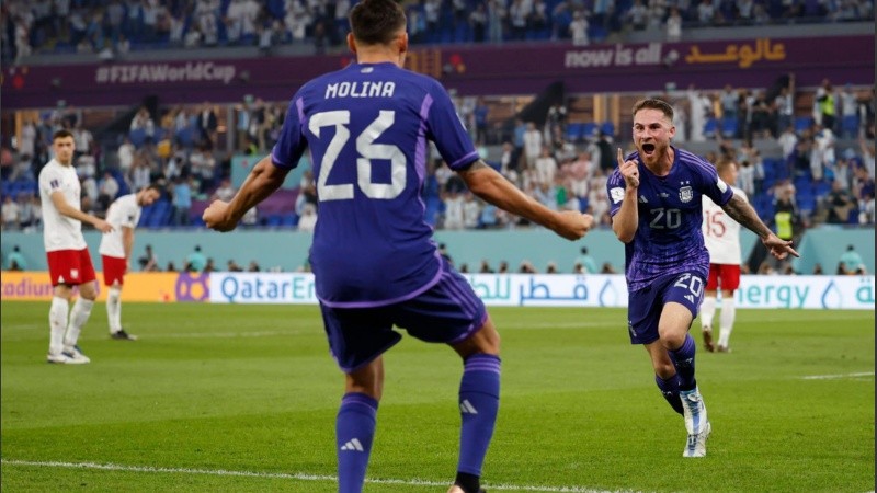 Alexis Mac Allister grita con todo su gol, el primero de Argentina ante Polonia en el Estadio 974.