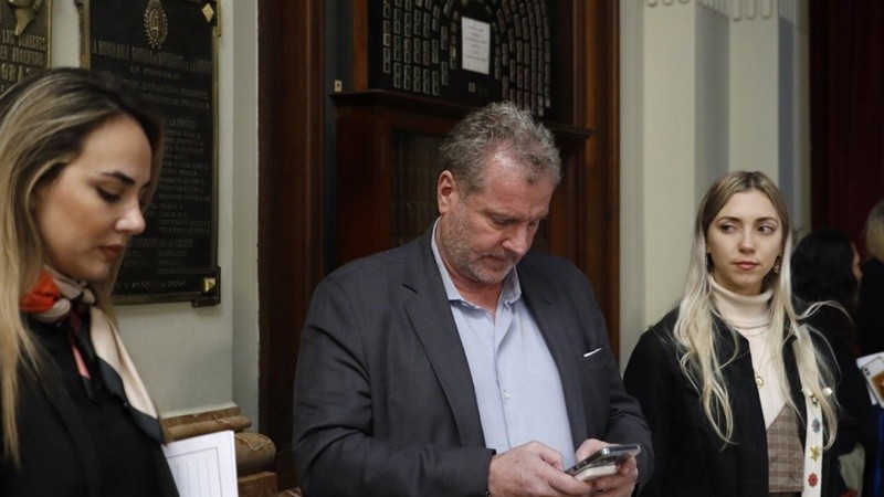 Milman junto a sus asesoras.