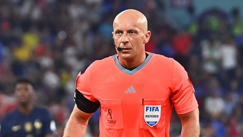 Curioso: un referí del país que Argentina viene de derrotar y casi eliminar.