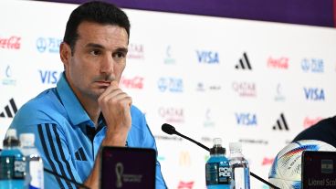 Di María no tiene un reemplazante natural, ya que habitualmente lo era Nicolás González, quien fue desafectado por lesión en la previa de la Copa del Mundo.